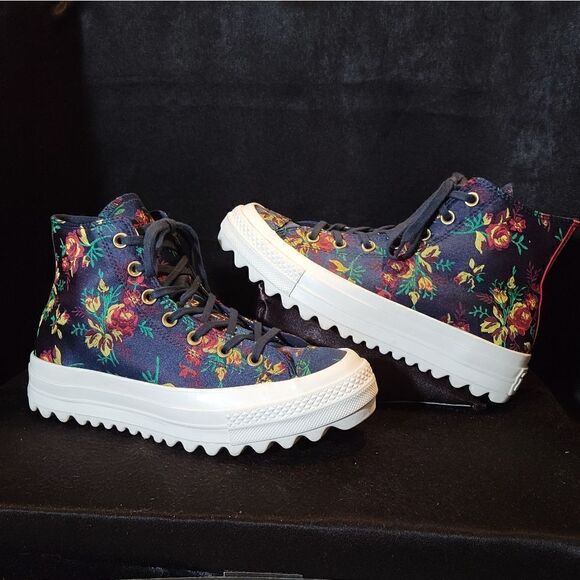 Converse rare women's 8.5  - Picture 1 of 9